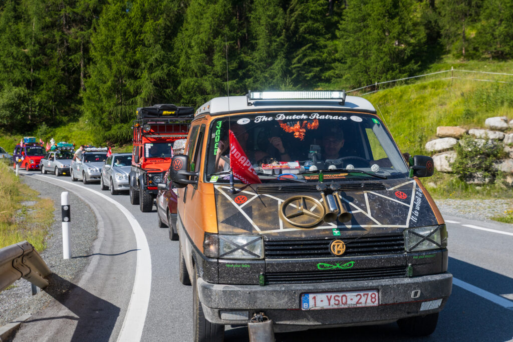 We drove a 35 year old car on the Budapest rally and failed, here’s what I learned 1 Multiple participants of the Budapest rally waiting for some road works.