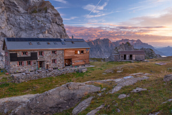 Mountainhut tour: Visiting the Claridenhütte – a stunning two day round-walk.